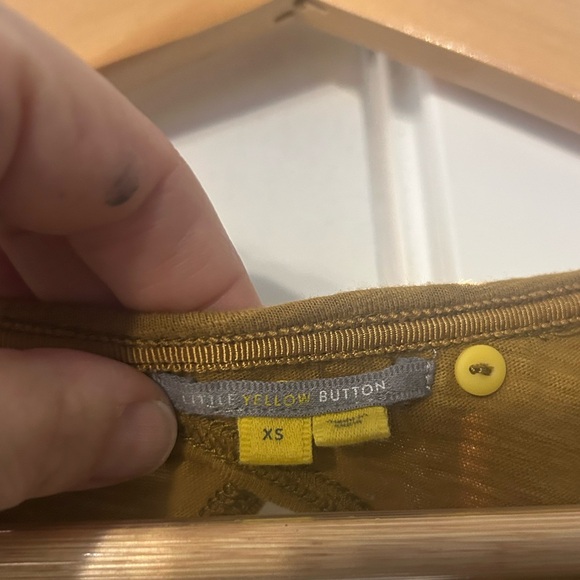Little yellow button tank top XS - Picture 5 of 5